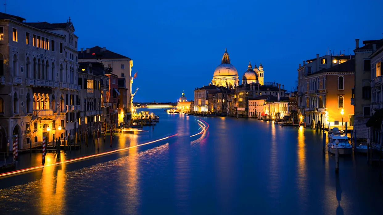 Escort Venezia e Mestre 2025: Guida Completa alle Accompagnatrici - Immagine di copertina articolo EscortAdvisor